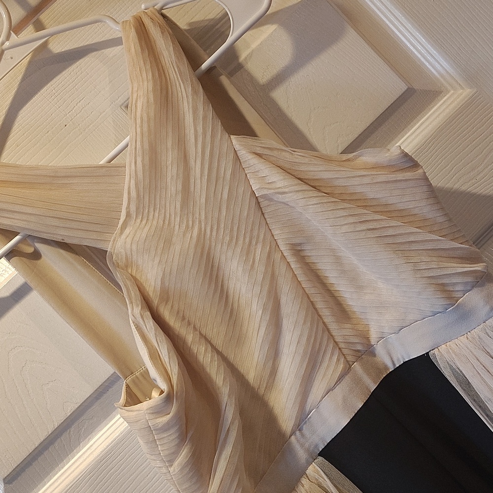 BCBGMAXAZRIA Overlay Walk-Through Jumpsuit. Sz S - Picture 8 of 9